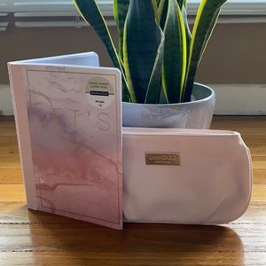 🛍🛍 2/$15 Journal & small make up bag!